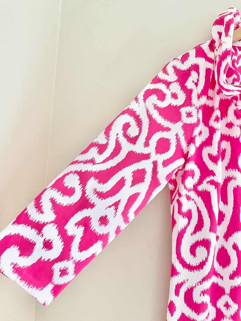 Gretchen Scott Dress Ruffle Neck Arabesque Pink Size M Stretch- LIKE NEW - Picture 5 of 9